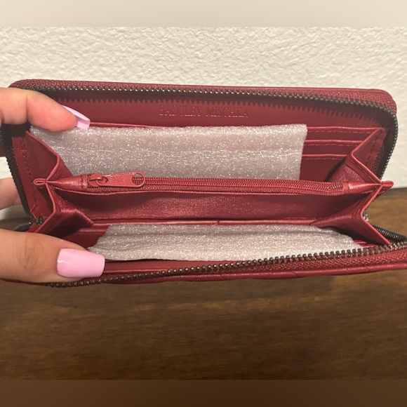 Badgley Mischka Red Quilted Wallet NWOT - Picture 9 of 9